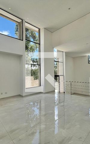 Casa de condomínio à venda com 502m², 4 quartos e 4 vagas Casa de condomínio à venda com 502m², 4 quartos e 4 vagasSala