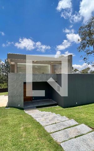 Casa de condomínio à venda com 502m², 4 quartos e 4 vagas Casa de condomínio à venda com 502m², 4 quartos e 4 vagasÁrea Externa