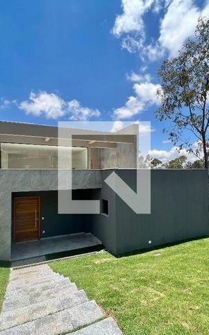 Casa de condomínio à venda com 502m², 4 quartos e 4 vagas Casa de condomínio à venda com 502m², 4 quartos e 4 vagasÁrea Externa