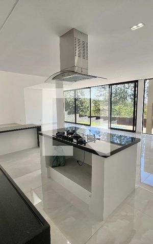 Casa de condomínio à venda com 502m², 4 quartos e 4 vagas Casa de condomínio à venda com 502m², 4 quartos e 4 vagasCozinha
