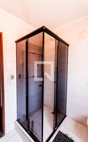 Casa à venda com 192m², 4 quartos e 3 vagas Casa à venda com 192m², 4 quartos e 3 vagasBanheiro