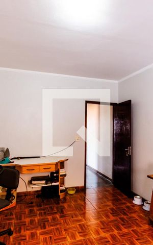 Casa à venda com 192m², 4 quartos e 3 vagas Casa à venda com 192m², 4 quartos e 3 vagasQuarto 3