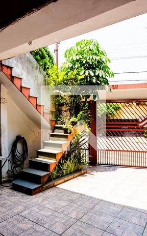 Casa à venda com 192m², 4 quartos e 3 vagas Casa à venda com 192m², 4 quartos e 3 vagasGaragem