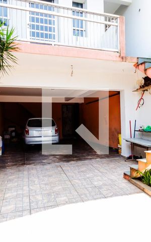 Casa à venda com 192m², 4 quartos e 3 vagas Casa à venda com 192m², 4 quartos e 3 vagasGaragem