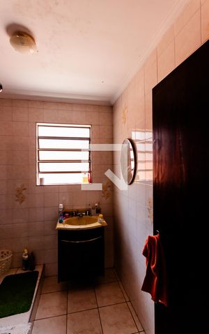 Casa à venda com 192m², 4 quartos e 3 vagas Casa à venda com 192m², 4 quartos e 3 vagasBanheiro