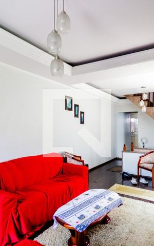 Casa à venda com 192m², 4 quartos e 3 vagas Casa à venda com 192m², 4 quartos e 3 vagasSala