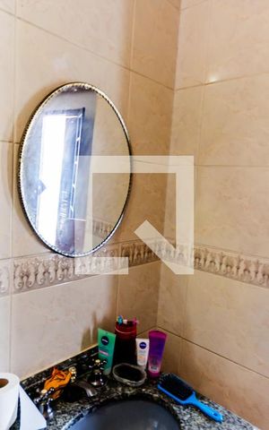 Casa à venda com 192m², 4 quartos e 3 vagas Casa à venda com 192m², 4 quartos e 3 vagasEspelho