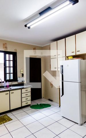 Casa à venda com 192m², 4 quartos e 3 vagas Casa à venda com 192m², 4 quartos e 3 vagasCozinha