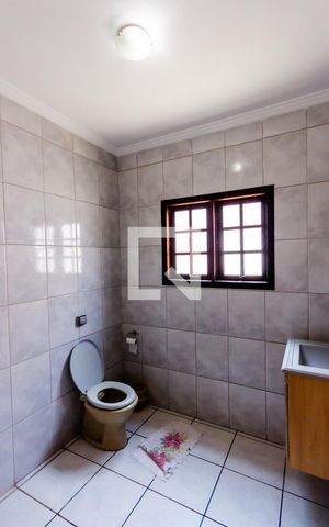 Casa à venda com 192m², 4 quartos e 3 vagas Casa à venda com 192m², 4 quartos e 3 vagasLavabo
