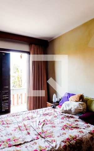 Casa à venda com 192m², 4 quartos e 3 vagas Casa à venda com 192m², 4 quartos e 3 vagasSuíte