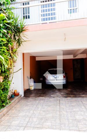 Casa à venda com 192m², 4 quartos e 3 vagas Casa à venda com 192m², 4 quartos e 3 vagasGaragem