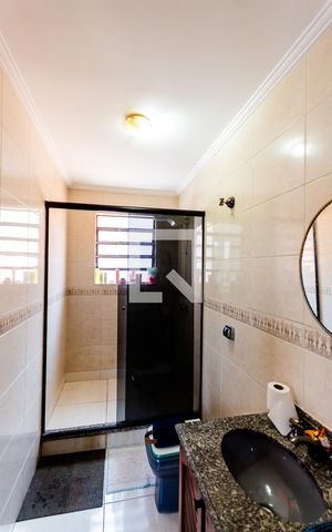 Casa à venda com 192m², 4 quartos e 3 vagas Casa à venda com 192m², 4 quartos e 3 vagasBanheiro da Suíte
