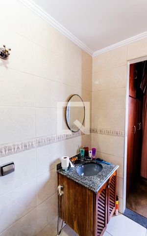 Casa à venda com 192m², 4 quartos e 3 vagas Casa à venda com 192m², 4 quartos e 3 vagasBanheiro da Suíte