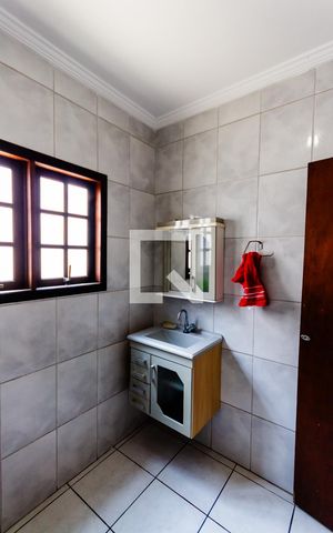 Casa à venda com 192m², 4 quartos e 3 vagas Casa à venda com 192m², 4 quartos e 3 vagasLavabo
