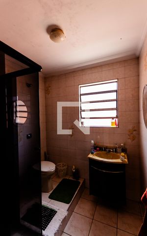 Casa à venda com 192m², 4 quartos e 3 vagas Casa à venda com 192m², 4 quartos e 3 vagasBanheiro