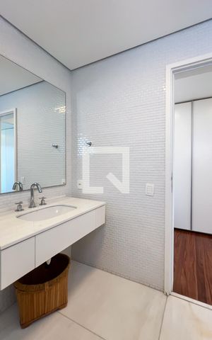 Apartamento para alugar com 75m², 1 quarto e 2 vagas Apartamento para alugar com 75m², 1 quarto e 2 vagasBanheiro da Suíte
