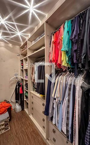 Casa à venda com 200m², 3 quartos e 5 vagas Casa à venda com 200m², 3 quartos e 5 vagasCloset