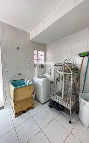Casa à venda com 200m², 3 quartos e 5 vagas Casa à venda com 200m², 3 quartos e 5 vagasÁrea de Serviço