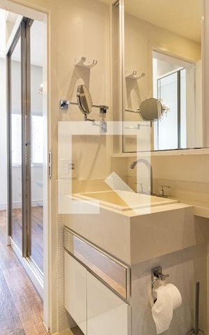 Apartamento para alugar com 100m², 2 quartos e 2 vagas Apartamento para alugar com 100m², 2 quartos e 2 vagasBanheiro da Suíte