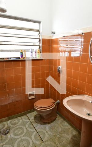 Casa à venda com 214m², 3 quartos e 5 vagasBanheiro de serviço