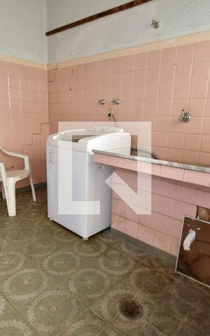 Casa à venda com 214m², 3 quartos e 5 vagasÁrea de Serviço