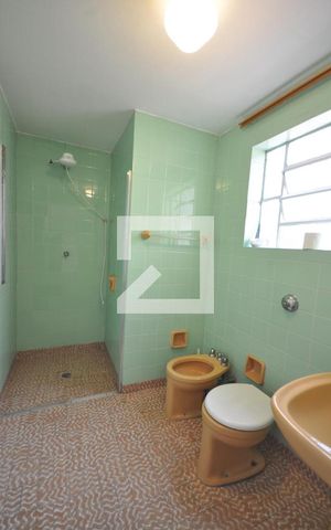 Casa à venda com 170m², 5 quartos e 2 vagasBanheiro de Serviço