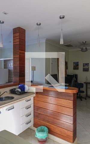 Casa de condomínio à venda com 700m², 6 quartos e 2 vagas Casa de condomínio à venda com 700m², 6 quartos e 2 vagasSala/cozinha (Segundo andar)