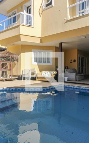 Casa de condomínio à venda com 700m², 6 quartos e 2 vagas Casa de condomínio à venda com 700m², 6 quartos e 2 vagasÁrea externa - Piscina