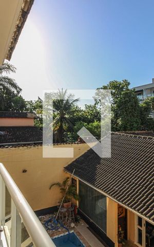 Casa de condomínio à venda com 700m², 6 quartos e 2 vagas Casa de condomínio à venda com 700m², 6 quartos e 2 vagasSuíte 4 - Varanda