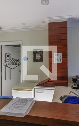 Casa de condomínio à venda com 700m², 6 quartos e 2 vagas Casa de condomínio à venda com 700m², 6 quartos e 2 vagasSala/cozinha (Segundo andar)