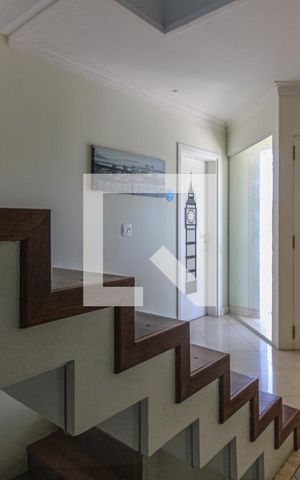 Casa de condomínio à venda com 700m², 6 quartos e 2 vagas Casa de condomínio à venda com 700m², 6 quartos e 2 vagasCorredor Segundo Andar