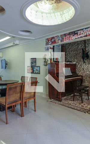Casa de condomínio à venda com 700m², 6 quartos e 2 vagas Casa de condomínio à venda com 700m², 6 quartos e 2 vagasSala