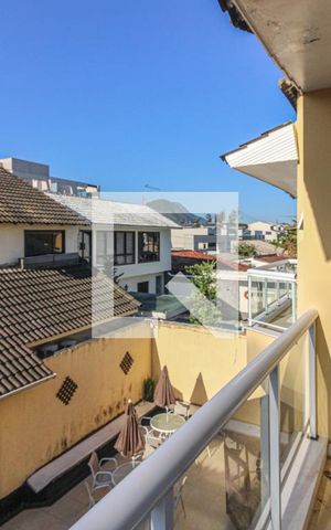 Casa de condomínio à venda com 700m², 6 quartos e 2 vagas Casa de condomínio à venda com 700m², 6 quartos e 2 vagasSuíte 5 - Varanda