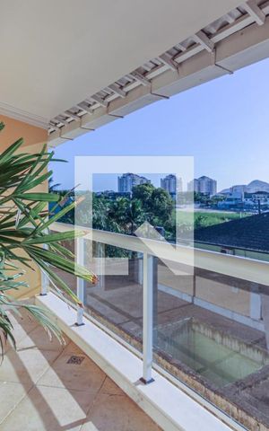 Casa de condomínio à venda com 700m², 6 quartos e 2 vagas Casa de condomínio à venda com 700m², 6 quartos e 2 vagasVaranda