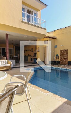 Casa de condomínio à venda com 700m², 6 quartos e 2 vagas Casa de condomínio à venda com 700m², 6 quartos e 2 vagasÁrea externa - Piscina