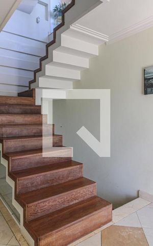 Casa de condomínio à venda com 700m², 6 quartos e 2 vagas Casa de condomínio à venda com 700m², 6 quartos e 2 vagasCorredor Segundo Andar