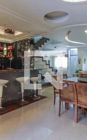Casa de condomínio à venda com 700m², 6 quartos e 2 vagas Casa de condomínio à venda com 700m², 6 quartos e 2 vagasSala