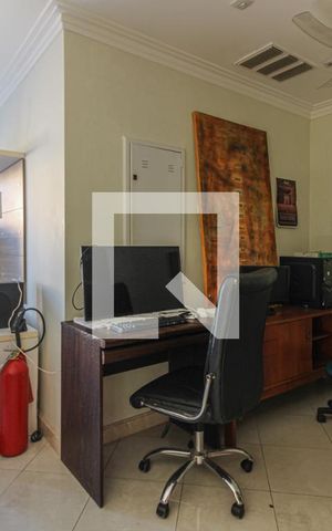 Casa de condomínio à venda com 700m², 6 quartos e 2 vagas Casa de condomínio à venda com 700m², 6 quartos e 2 vagasSala/cozinha (Segundo andar)