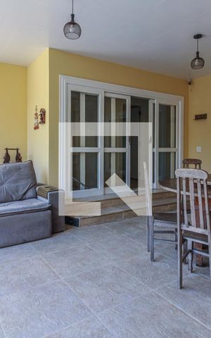 Casa de condomínio à venda com 700m², 6 quartos e 2 vagas Casa de condomínio à venda com 700m², 6 quartos e 2 vagasÁrea externa