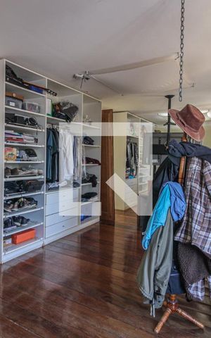 Casa de condomínio à venda com 700m², 6 quartos e 2 vagas Casa de condomínio à venda com 700m², 6 quartos e 2 vagasSuíte 1
