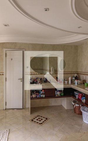 Casa de condomínio à venda com 700m², 6 quartos e 2 vagas Casa de condomínio à venda com 700m², 6 quartos e 2 vagasSuíte 1 - Banheiro