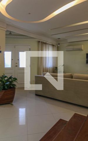 Casa de condomínio à venda com 700m², 6 quartos e 2 vagas Casa de condomínio à venda com 700m², 6 quartos e 2 vagasSala