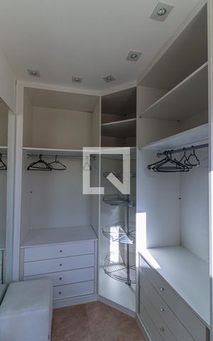 Casa de condomínio à venda com 700m², 6 quartos e 2 vagas Casa de condomínio à venda com 700m², 6 quartos e 2 vagasSuíte 2 (Master) - Closet