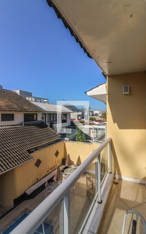 Casa de condomínio à venda com 700m², 6 quartos e 2 vagas Casa de condomínio à venda com 700m², 6 quartos e 2 vagasSuíte 5 - Varanda