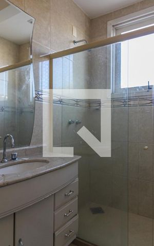 Casa de condomínio à venda com 700m², 6 quartos e 2 vagas Casa de condomínio à venda com 700m², 6 quartos e 2 vagasSuíte 3 (Master) - Banheiro