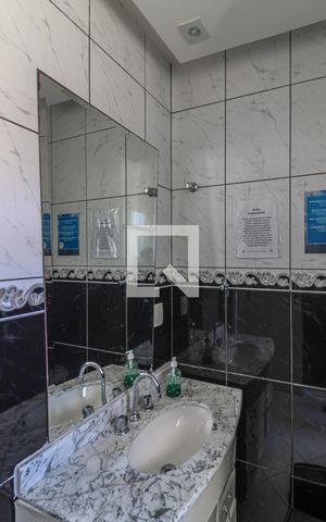 Casa de condomínio à venda com 700m², 6 quartos e 2 vagas Casa de condomínio à venda com 700m², 6 quartos e 2 vagasSuíte 4 - Banheiro