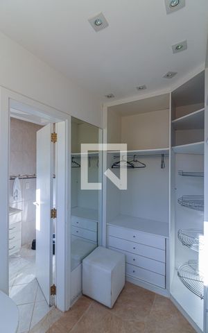 Casa de condomínio à venda com 700m², 6 quartos e 2 vagas Casa de condomínio à venda com 700m², 6 quartos e 2 vagasSuíte 2 (Master) - Closet
