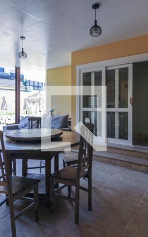 Casa de condomínio à venda com 700m², 6 quartos e 2 vagas Casa de condomínio à venda com 700m², 6 quartos e 2 vagasÁrea externa