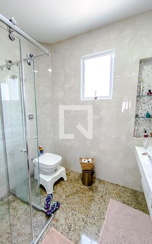 Casa à venda com 140m², 4 quartos e 1 vagaBanheiro