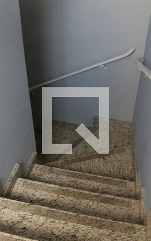 Casa para alugar com 325m², 2 quartos e 4 vagasEscada